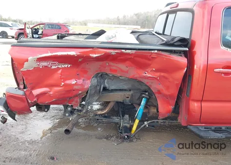 2013 Toyota Tacoma Base V6 z USA, uszkodzony, nr VIN 3TMLU4EN2DM105557